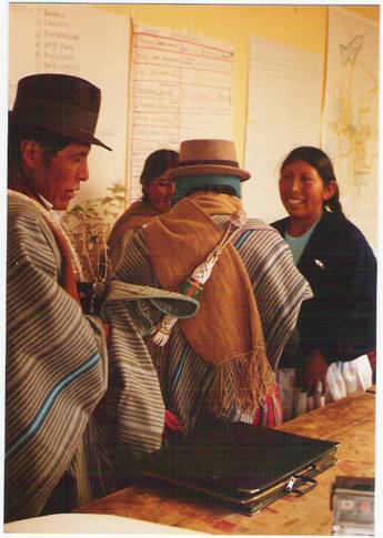 autoridades tradicionales aymaras, tata yatiris, parteras “empíricas”, reunidas en eventos de “capacitación”